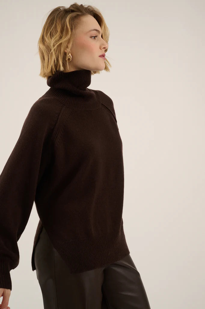 Edge Pullover Chocolate